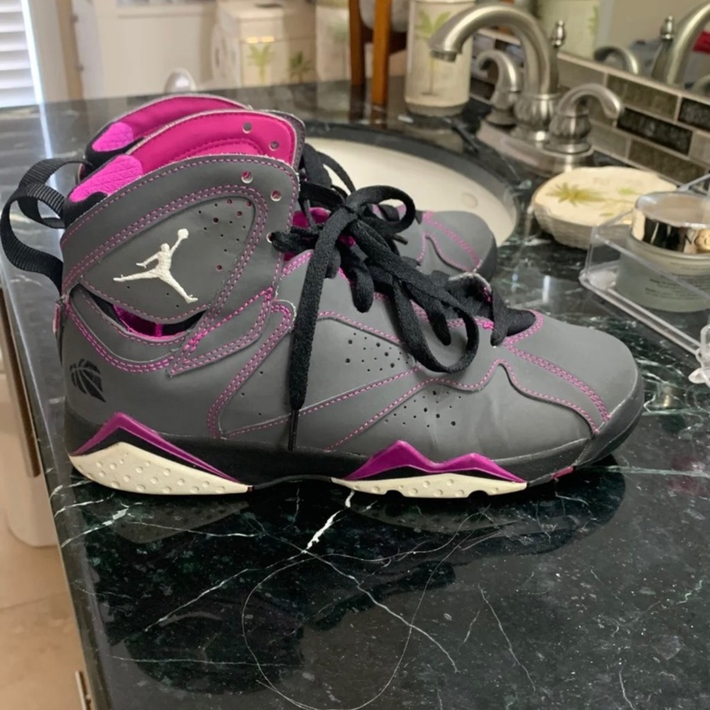 JORDANS 7 valentines LIMITED EDITION